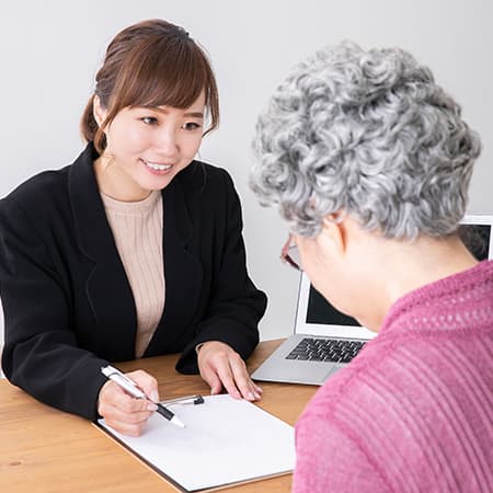 ご見学・体験入居が終わり施設が決まりましたらお早めに『あなたらしく』までご連絡ください。人気の施設はすぐに埋まってしまう場合がありますので、『あなたらしく』が仮抑えもさせて頂きます。