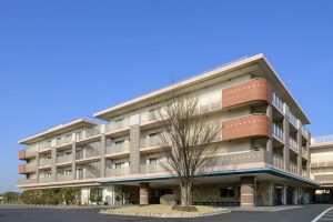 老人ホームは何歳から入居が可能？