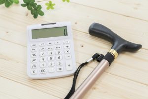 高級老人ホームと一般的な老人ホームの費用の違い