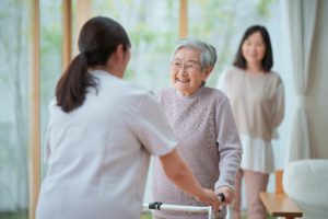 2. 老人ホームの雰囲気や入居者の状況で選ぶ