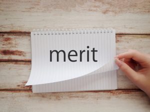 介護施設に入る利点を話す