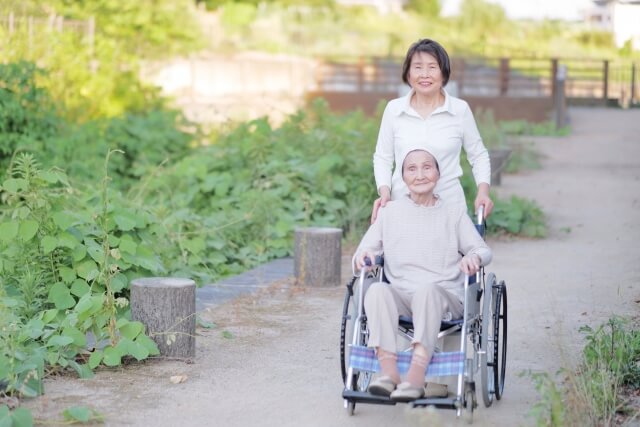 老老介護とは？問題点や解決方法を詳しく解説