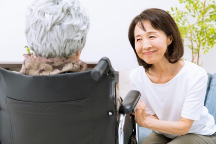 親の介護で準備すべきことは？家族の役割分担や活用できる制度について