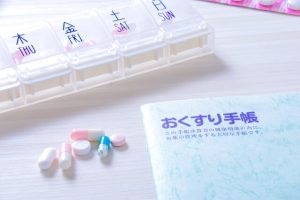 保険証やお薬手帳を持参する