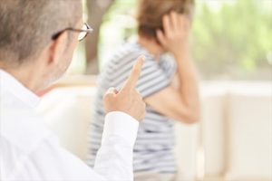 老人ホームへ夫婦一緒に入所するデメリット