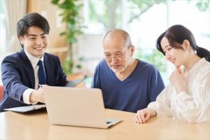 老人ホームへは何歳から入所できる？