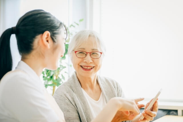 ユニット型特養とは？特徴や従来型との違いを詳しく解説