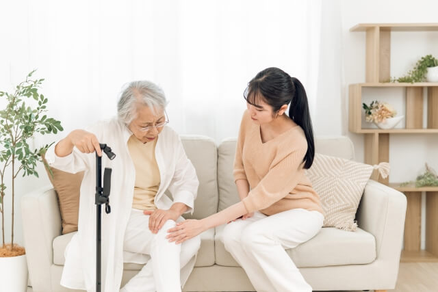 在宅介護に限界を感じたら？無理なく続けるコツや対処法を紹介