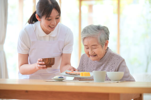 老人ホームの食事内容は？入所前に確認しておきたいポイントを紹介