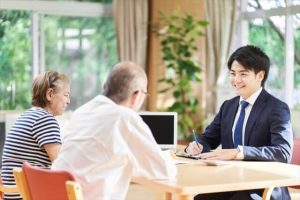 別のエリアの老人ホームを検討する