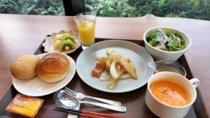 老人ホームの食事は重要なチェックポイント
