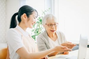 老人ホームでオンライン面会を実施するときの注意点