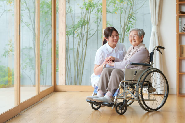 老人ホームの転居は可能？検討すべきタイミングを紹介