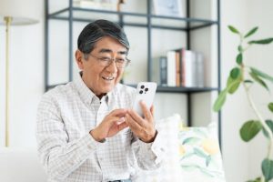 転居先の老人ホームの探し方