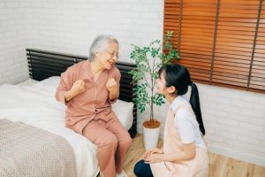 老人ホームでも訪問介護を利用可能？