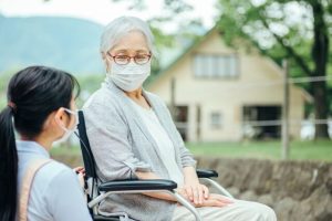 老人ホームで新型コロナウイルスに感染したらどうする？