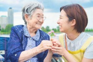 老人ホームの夏祭りに参加することによる効果