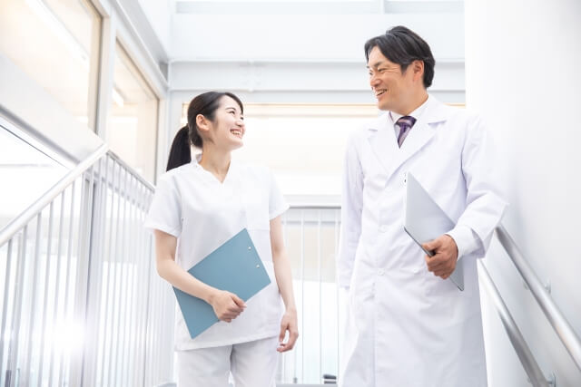 老人ホームには医師が常駐している？施設の医療体制をわかりやすく紹介