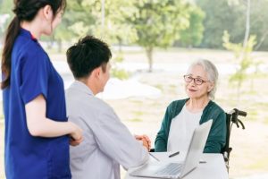 医師が常駐している老人ホームとは