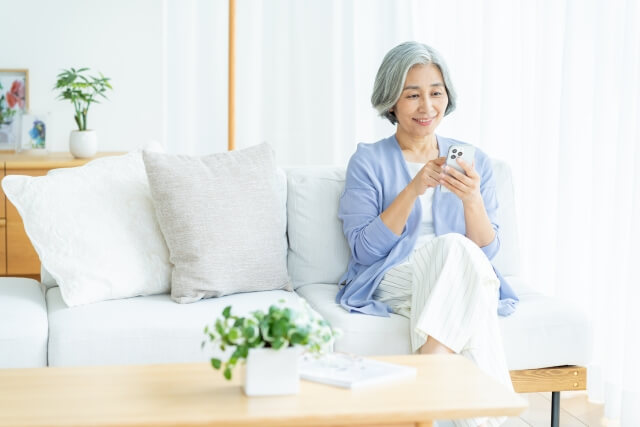 老人ホームではインターネットを利用できる？通信環境を詳しく解説