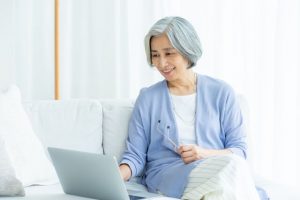 老人ホームではインターネットを利用できる？