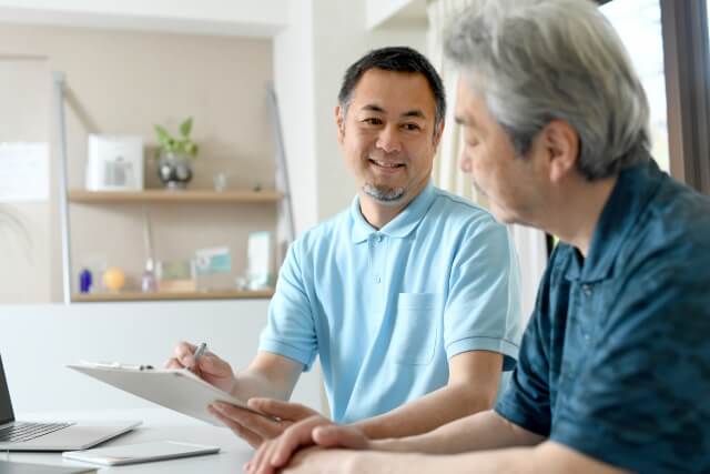老人ホーム入所時は身元引受人が必要？いないときの対応方法も紹介