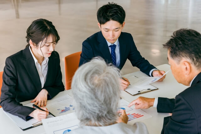 ケアハウスとグループホームの違いは？それぞれの特徴を徹底解説