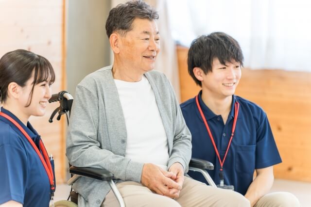 介護施設に入るには？条件や費用・契約までの流れを徹底解説