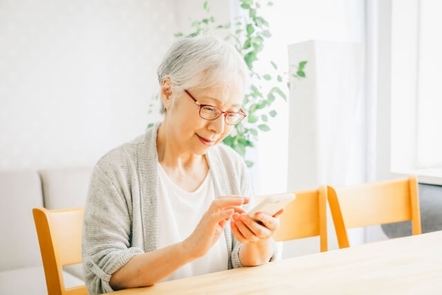 身元保証人なしでも老人ホームはすぐ見つかる！保証会社や後見制度を解説