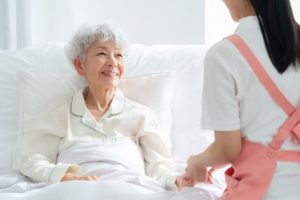 【施設タイプ別】有料老人ホーム・特養で使える補助金・助成金の違い