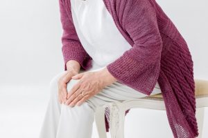 【ケース別】骨折・脳梗塞...高齢者の状況で変わる退院後の施設選び