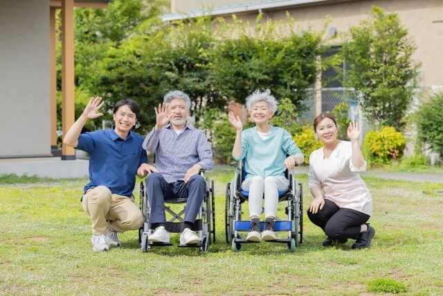 老人ホーム 費用はいくら？種類別の相場・内訳・安く抑えるコツを徹底解剖