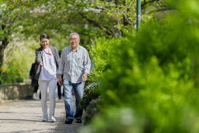 老人ホームの費用比較｜特養6万円～/有料15万円～/サ高住12万円～を一覧で解説