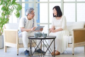 老人ホームの費用は10年でいくら?総額の目安を施設別に解説