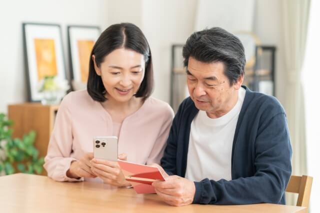 老人ホームの費用は誰が払う？親・子供・兄弟の正しい負担ルールを解説