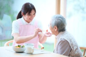 費用・サービス・待機期間から考える|公営と民間のおすすめな方