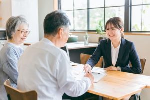 老人ホームの費用|公営と民間の料金差をシミュレーション