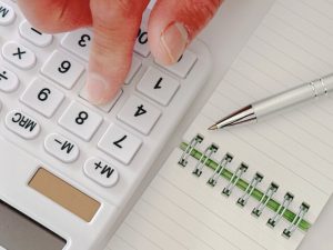 老人ホーム費用は保証会社を利用するといくらになる?
