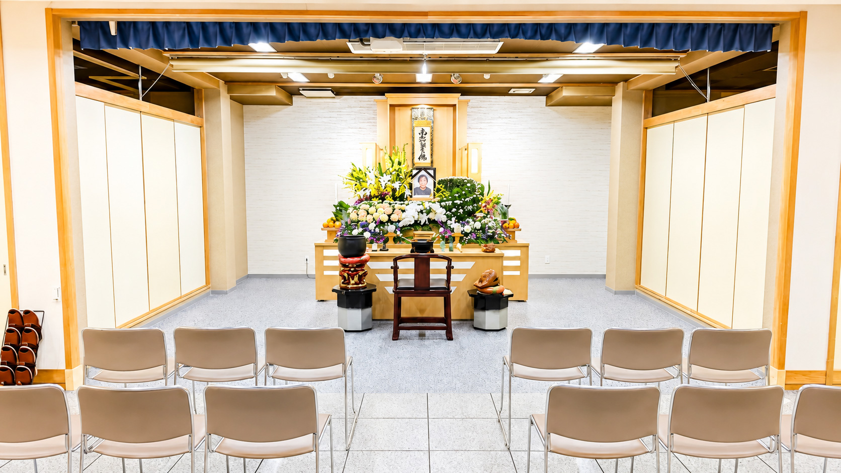 田辺ベル館祭壇.jpg