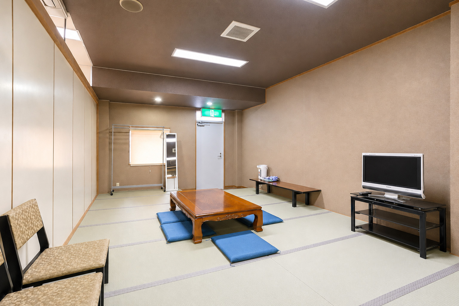 田辺親族控室.jpg