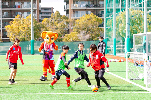 2月11日㈱ベルコ　INAC神戸レオネッサ子供サッカー教室　開催！