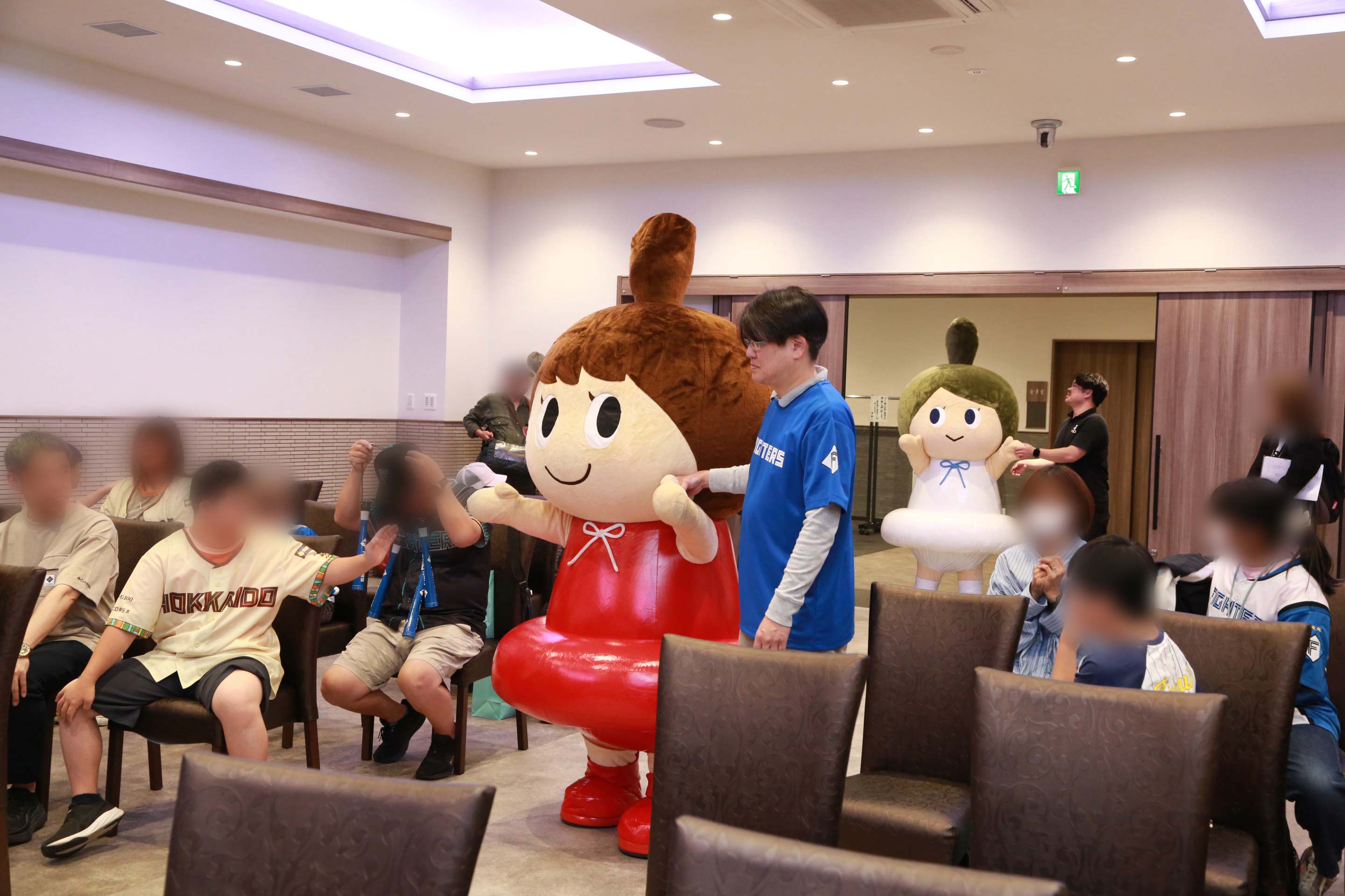 養護学校・支援学校の生徒と保護者30名を北海道日本ハムファイターズ公式戦へご招待