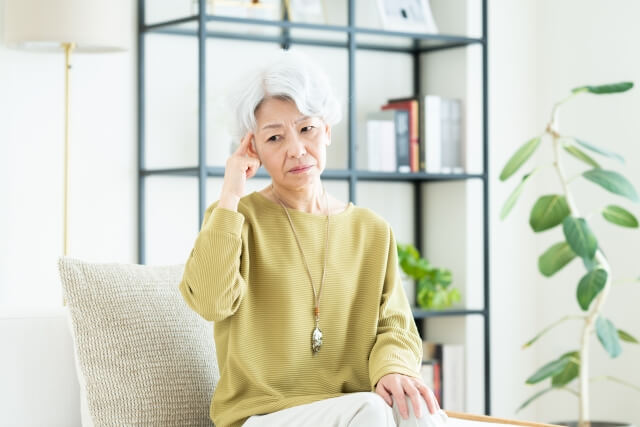 認知症の6つの初期症状とは？加齢との違いや受診の目安も解説