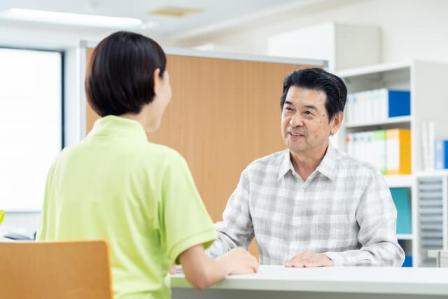 介護と仕事の両立を支援するサービスと相談先は？