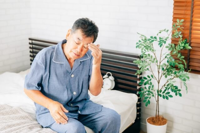 認知症の「初期・中期・後期」とは？進行段階ごとの特徴とケアのポイント