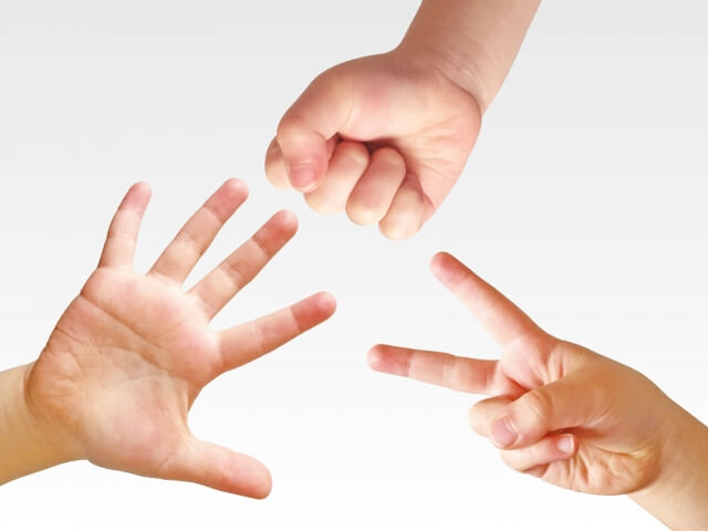 自宅でできる認知症予防に役立つ5つの脳トレの手遊び