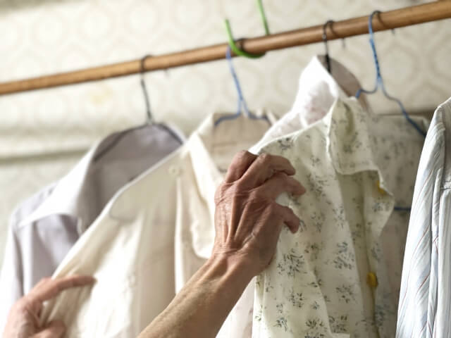 認知症で服を着替えない・洗濯しないときの対応法