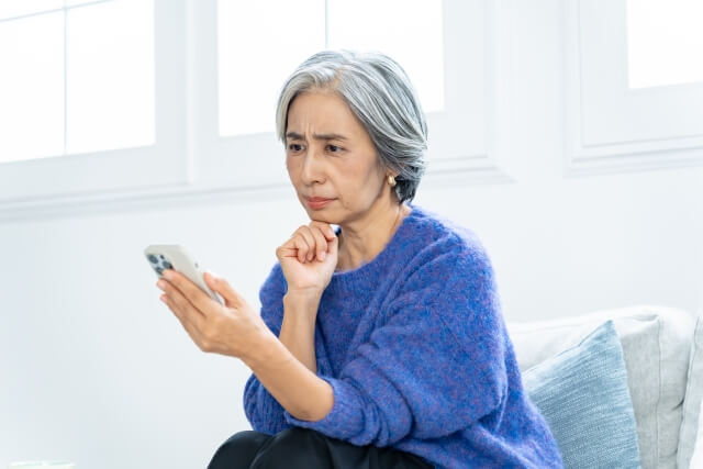 認知症で思い込みが激しいときの対処法は？ポイントや相談の目安を解説