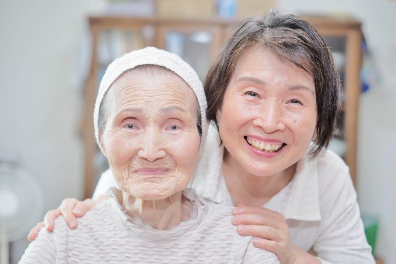 認知症は遺伝する？必ず発症するわけではない理由と家系との関係