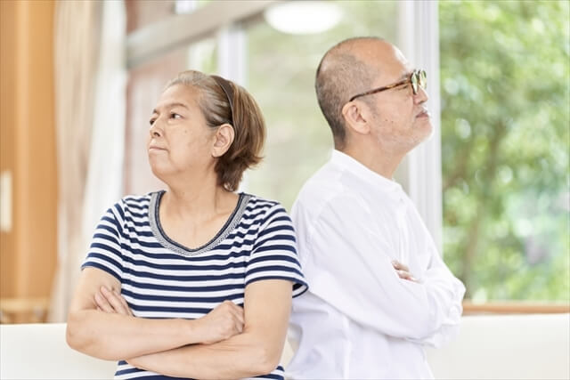 認知症の初期症状で怒りっぽくなる4つの原因